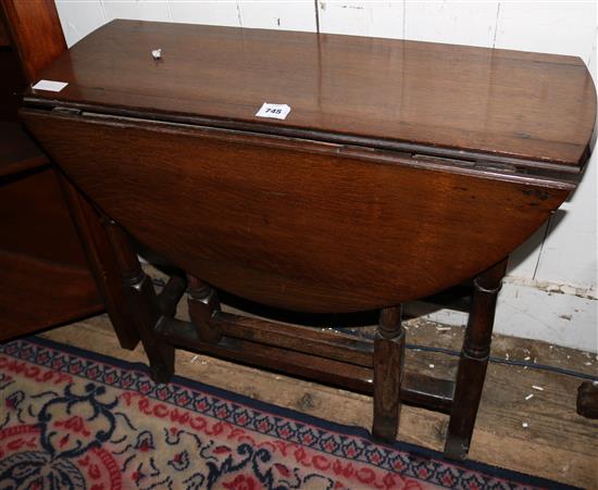 Small mid 18th century oak oval topped gateleg table(-)